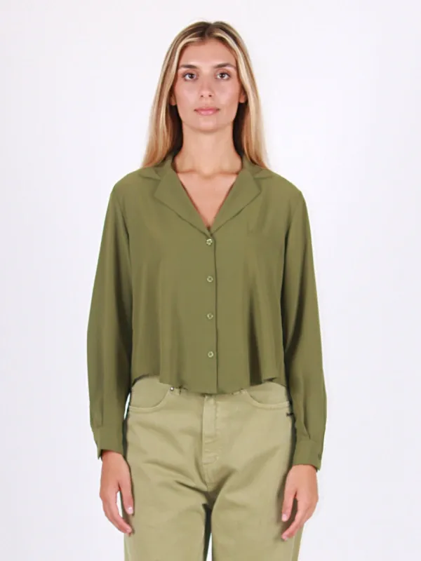 Regular shirt with classic lapels