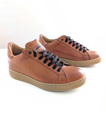 Leather sneakers