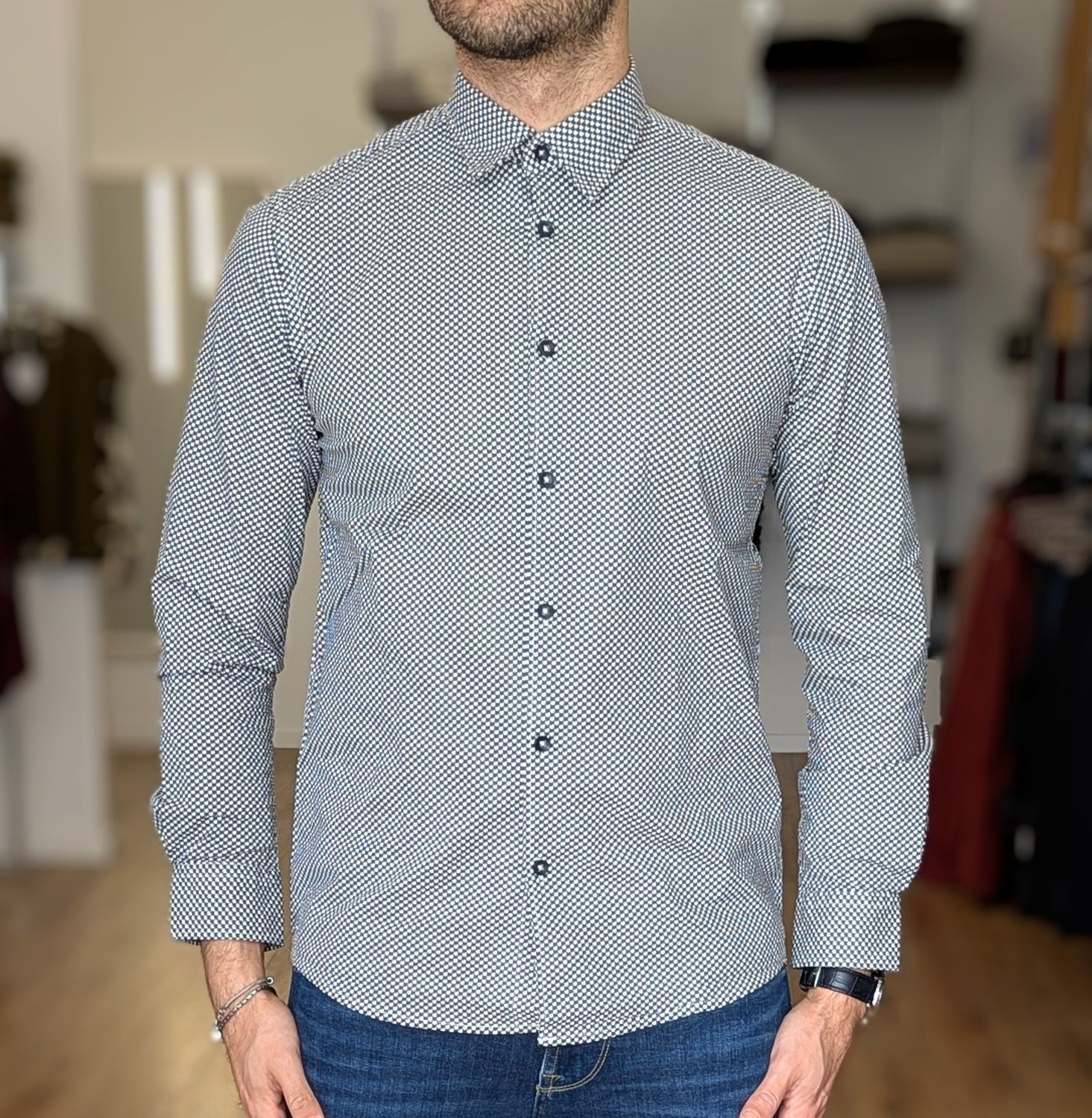 ​Slim-fit shirt with micro-pattern