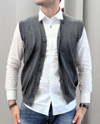​Knitted vest