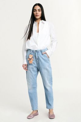 Balloon fit jeans with teddy bear keychain