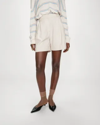 Shorts with front pleats