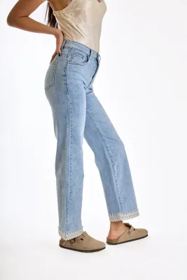 ​Straight jeans with lace