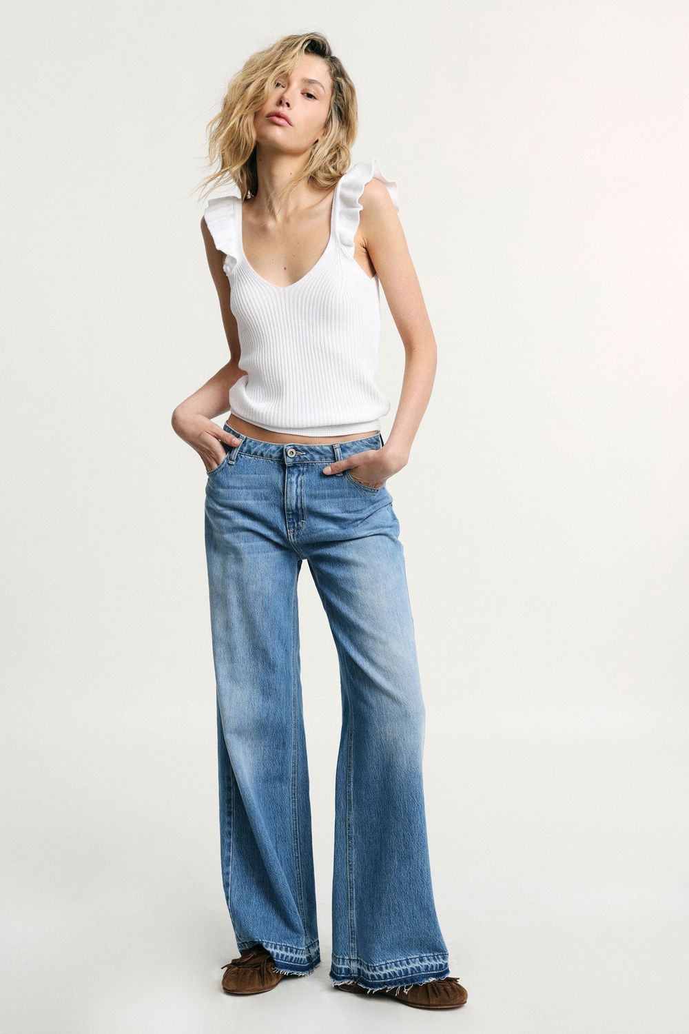 Flared jeans with frayed hem
