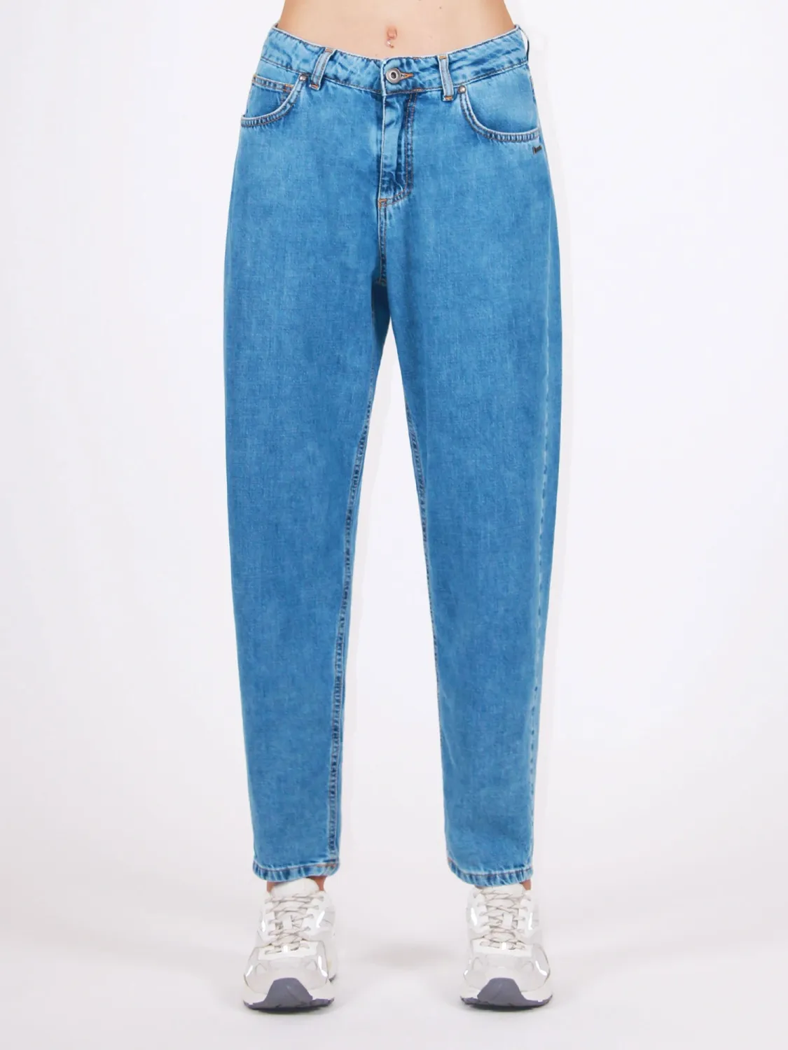 ​Carrot jeans in lightweight