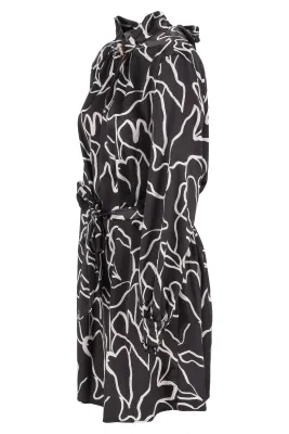 Straight dress with belt
