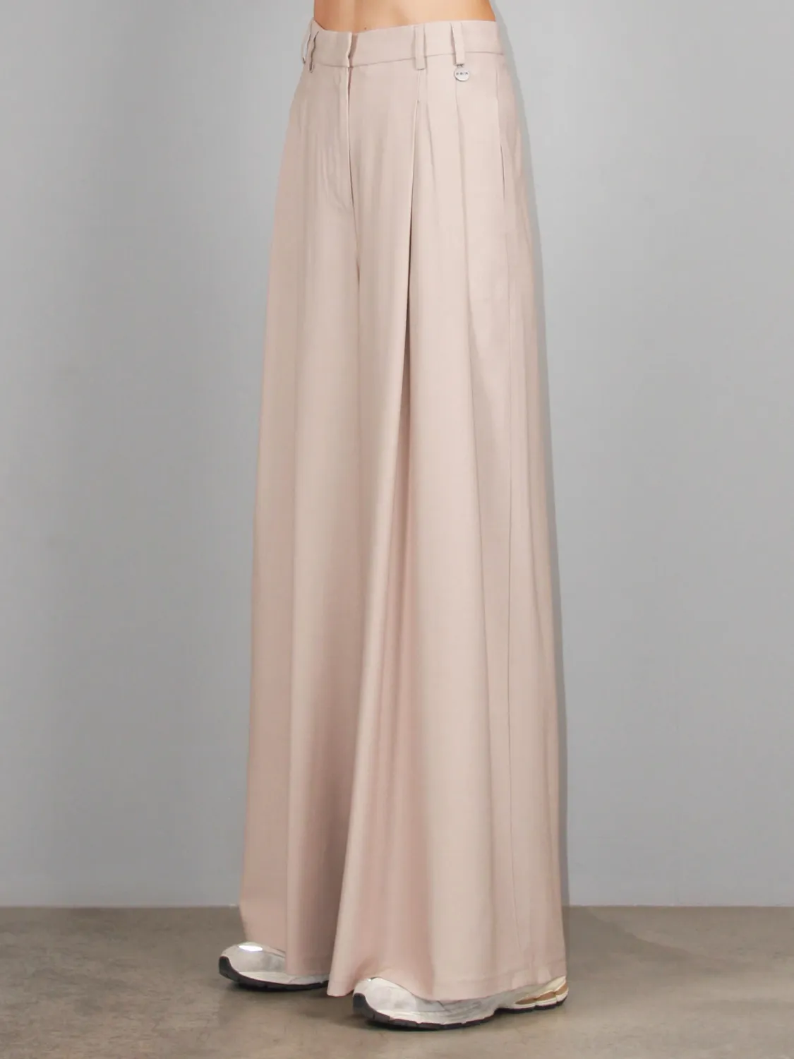Palazzo pants with double pleats