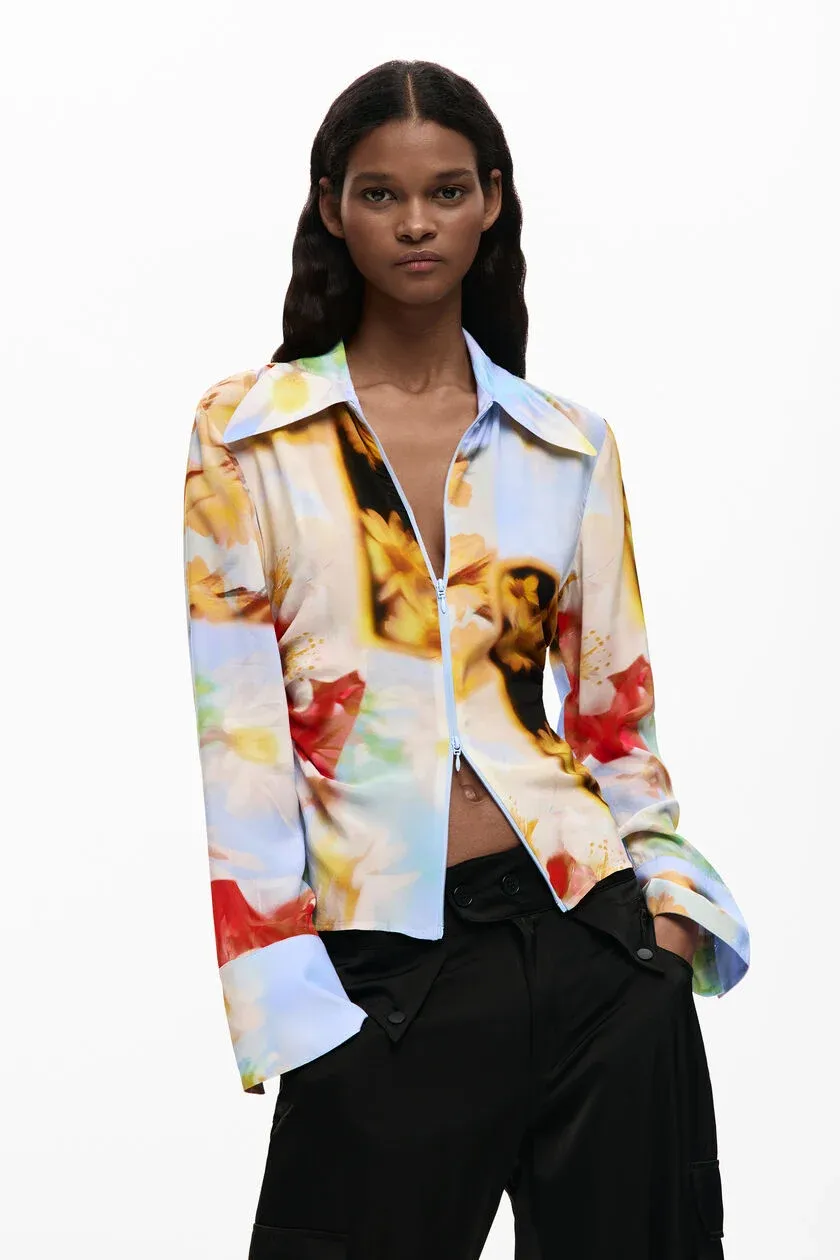 ​Slim-fit floral print shirt with zip