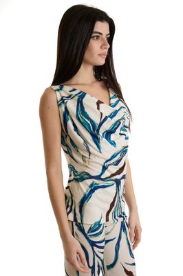 Stretch top with an abstract pattern