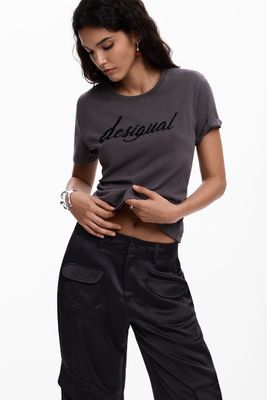 Regular-fit T-shirt with logo lettering Regular-fit T-shirt with logo lettering