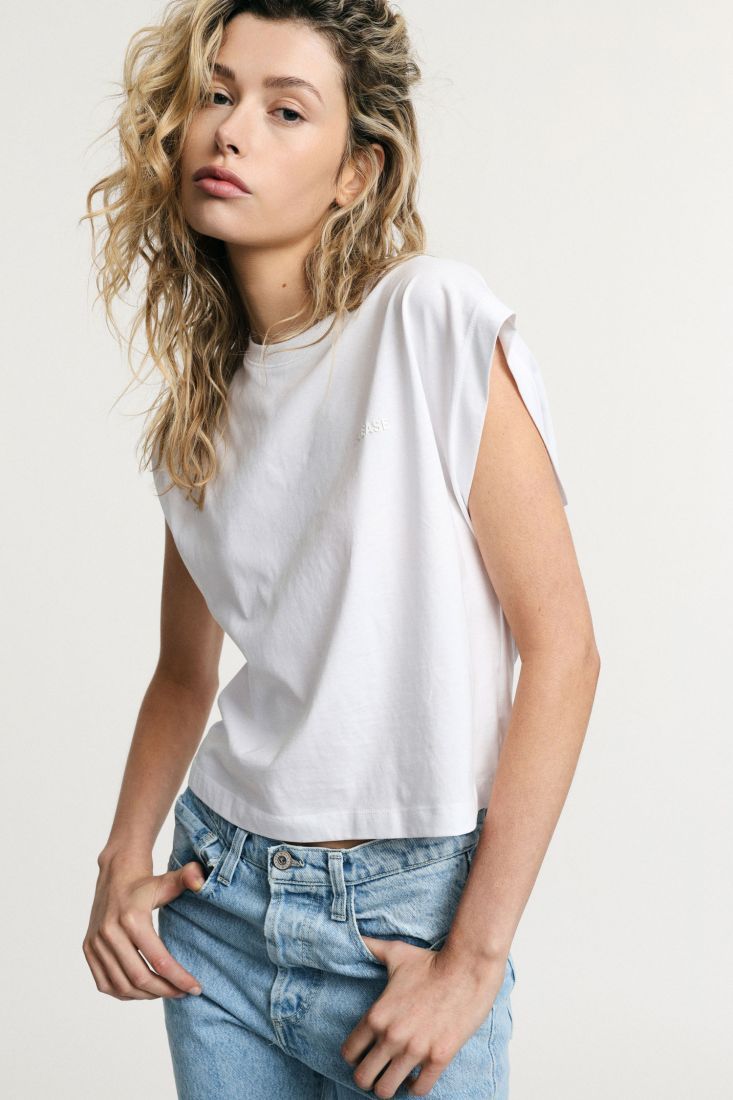 ​Basic T-shirt with logo 3D