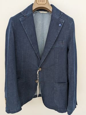 ​Slim-fit denim jacket