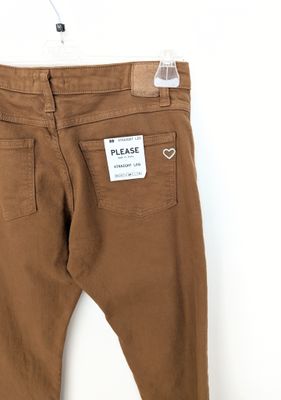 Straight-leg girlfriend jeans