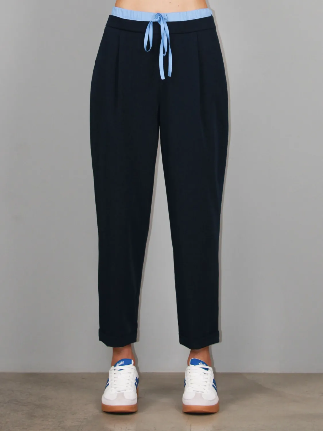 ​Cropped chino pants with pleats