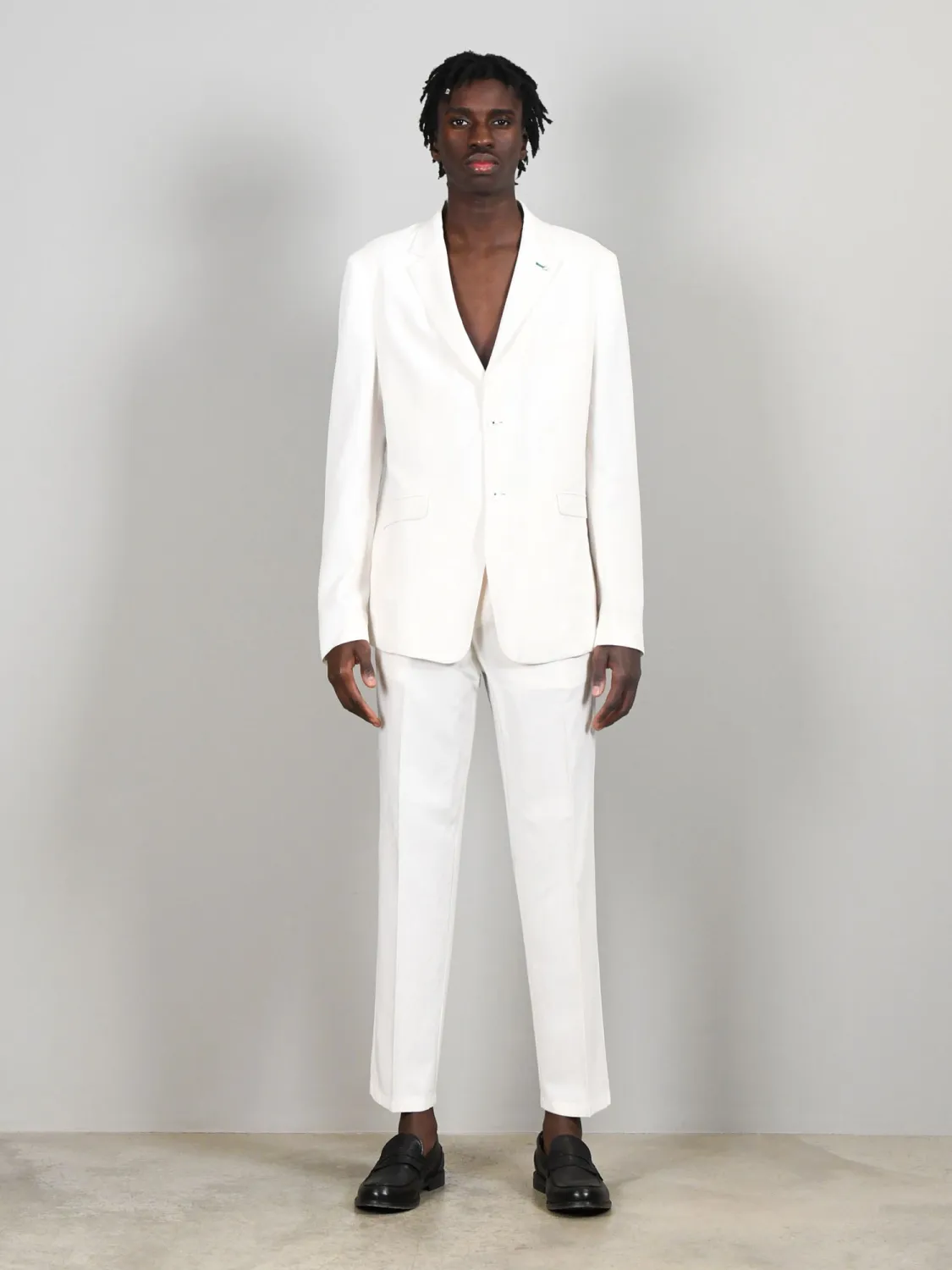 Single-breasted suit in flowing fabric