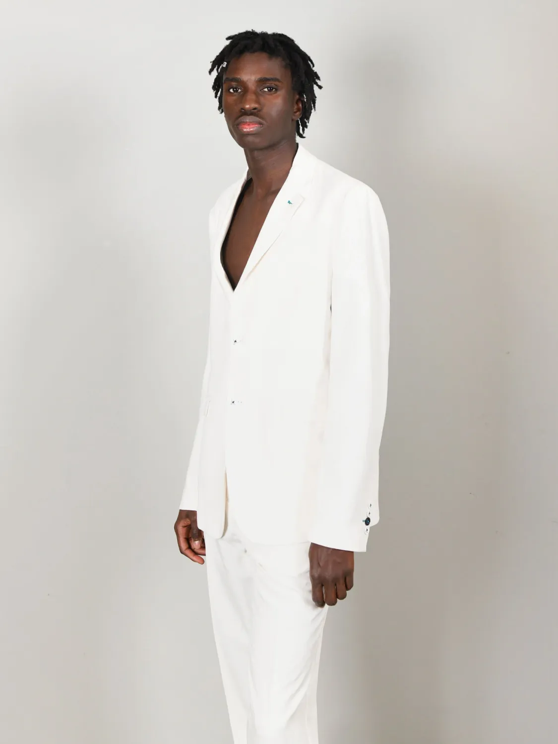 Single-breasted suit in flowing fabric