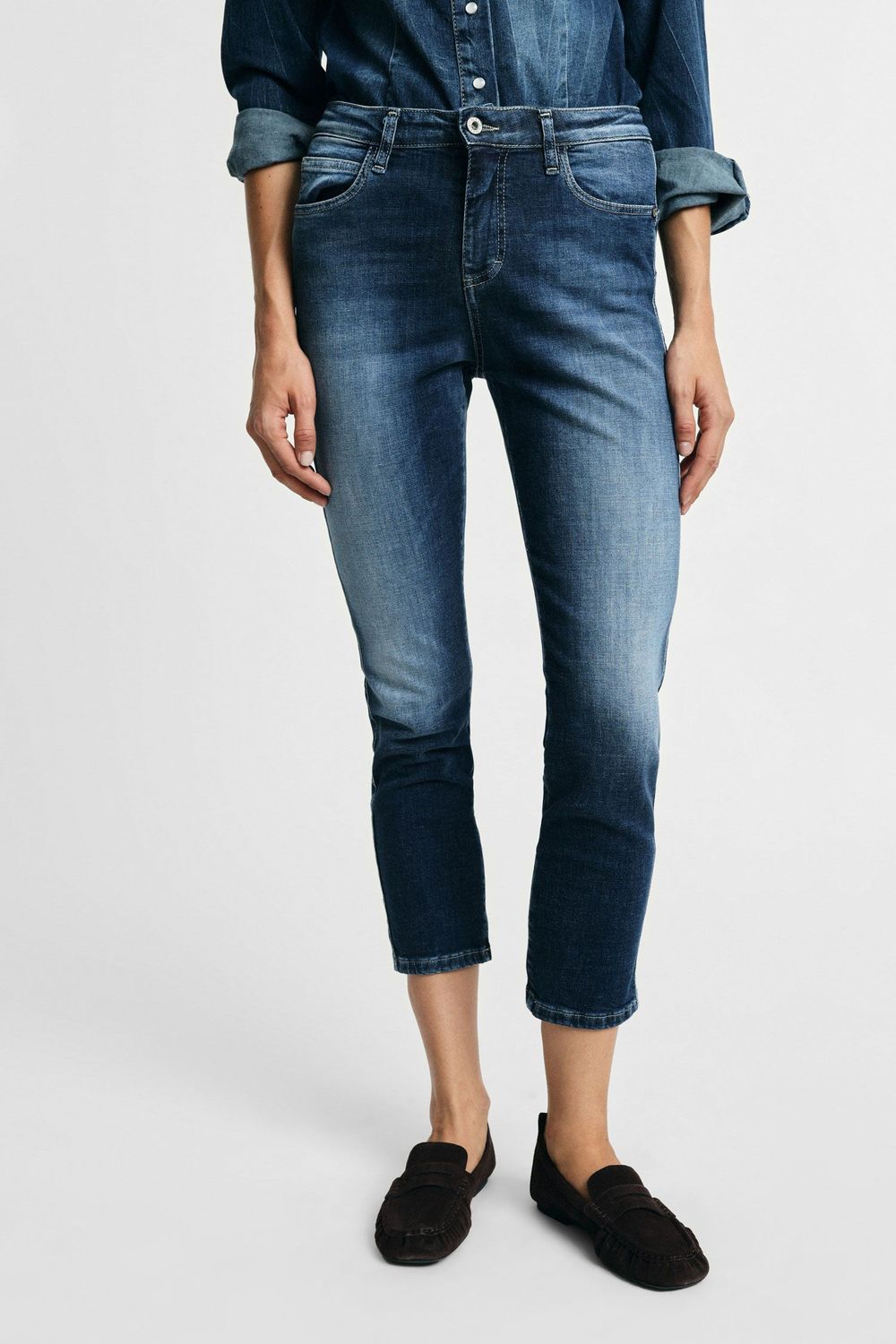 ​High-waisted cropped jeans