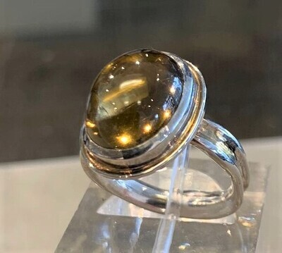 Citrine, cabochon Ring, size 7.
Perfect gift for Mother's Day!