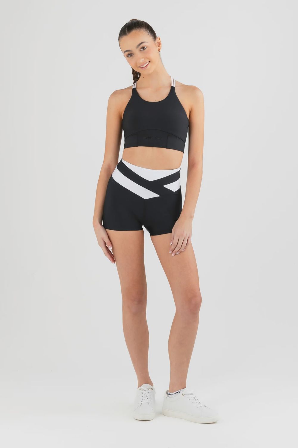 Every Turn Fame Short Black White 10