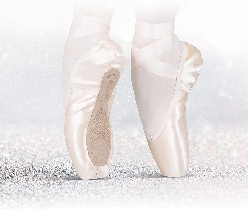 R Class CL90 Pointe Shoe 260 W3 M