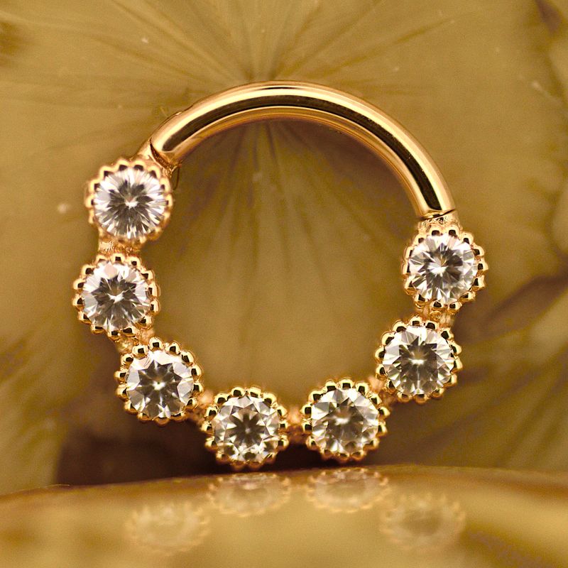 18K Solid Gold Scalloped Moissanit Clicker Ring 1.2x8 mm