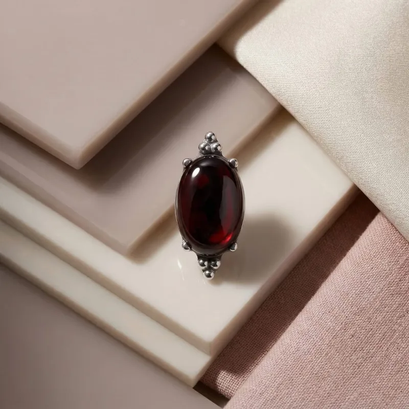 Tremun Titanium Threaded End Nola - Garnet