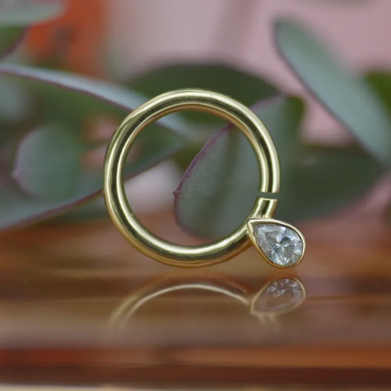 Anatometal 14K Solid Yellow Gold Pear Seam ring 1.2 x 7,1 mm - White Cubic Zirconia