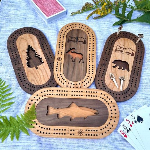 Cast &amp; Carve - Wildlife Mini Travel Cribbage Board &amp; Custom Pegs Set