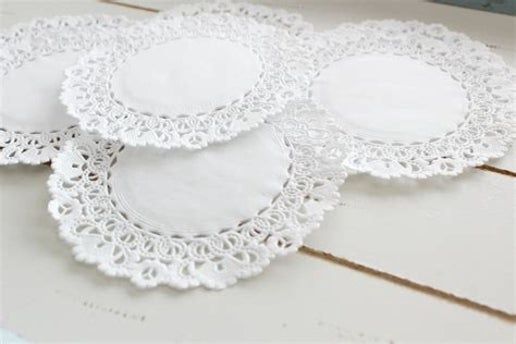 White Paper Doilies - 20 Pack - 4 1/2&quot;