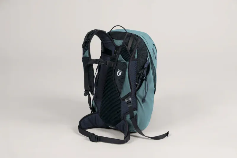 NEMO Resolve Women's 25L Technical Daypack in 1080x, alternate view 1