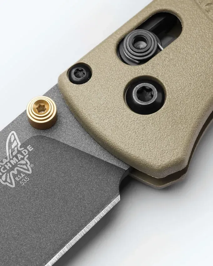 Benchmade Bugout, Axis, Drop Point in 680x, alternate view 14