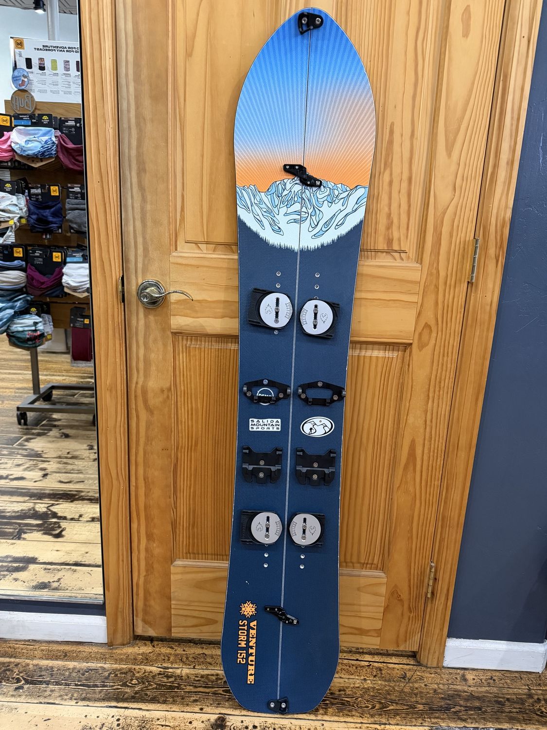 2025 Venture Storm 152 with Spark R&amp;D Flat Pucks and Pomoca Splitboard Explore Climbing Skins