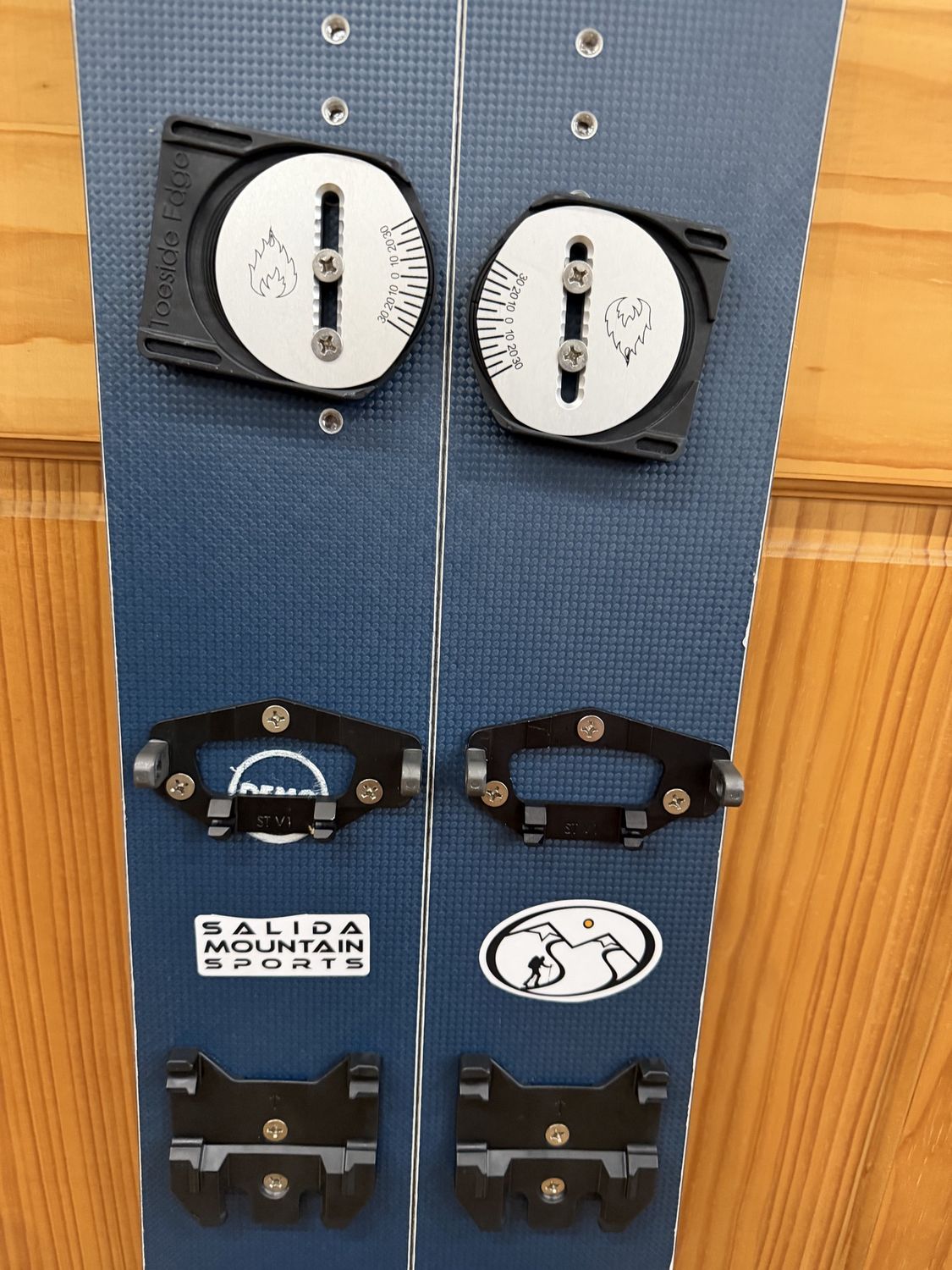 2025 Venture Storm 152 with Spark R&amp;D Flat Pucks and Pomoca Splitboard Explore Climbing Skins