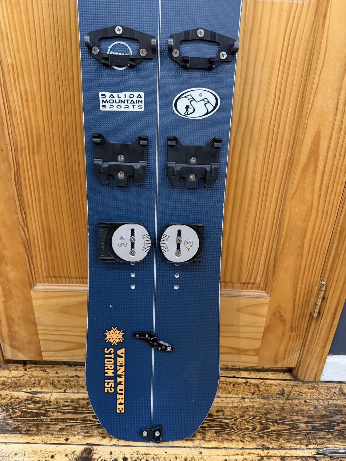 2025 Venture Storm 152 with Spark R&amp;D Flat Pucks and Pomoca Splitboard Explore Climbing Skins