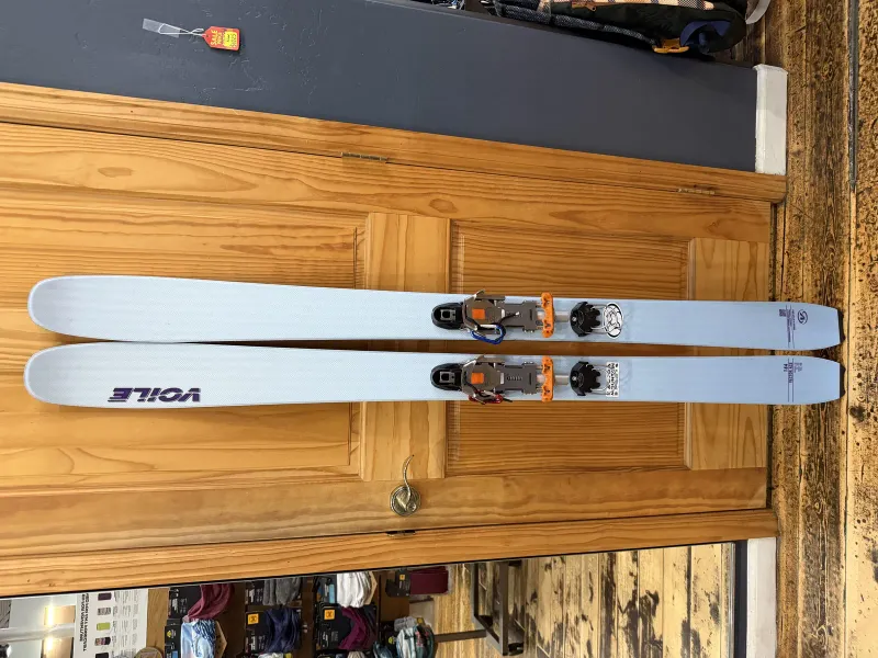 Voilé Vector Ace 164 with 22Designs Outlaw "X" Small Binding — Demo 2024, alternate view 1