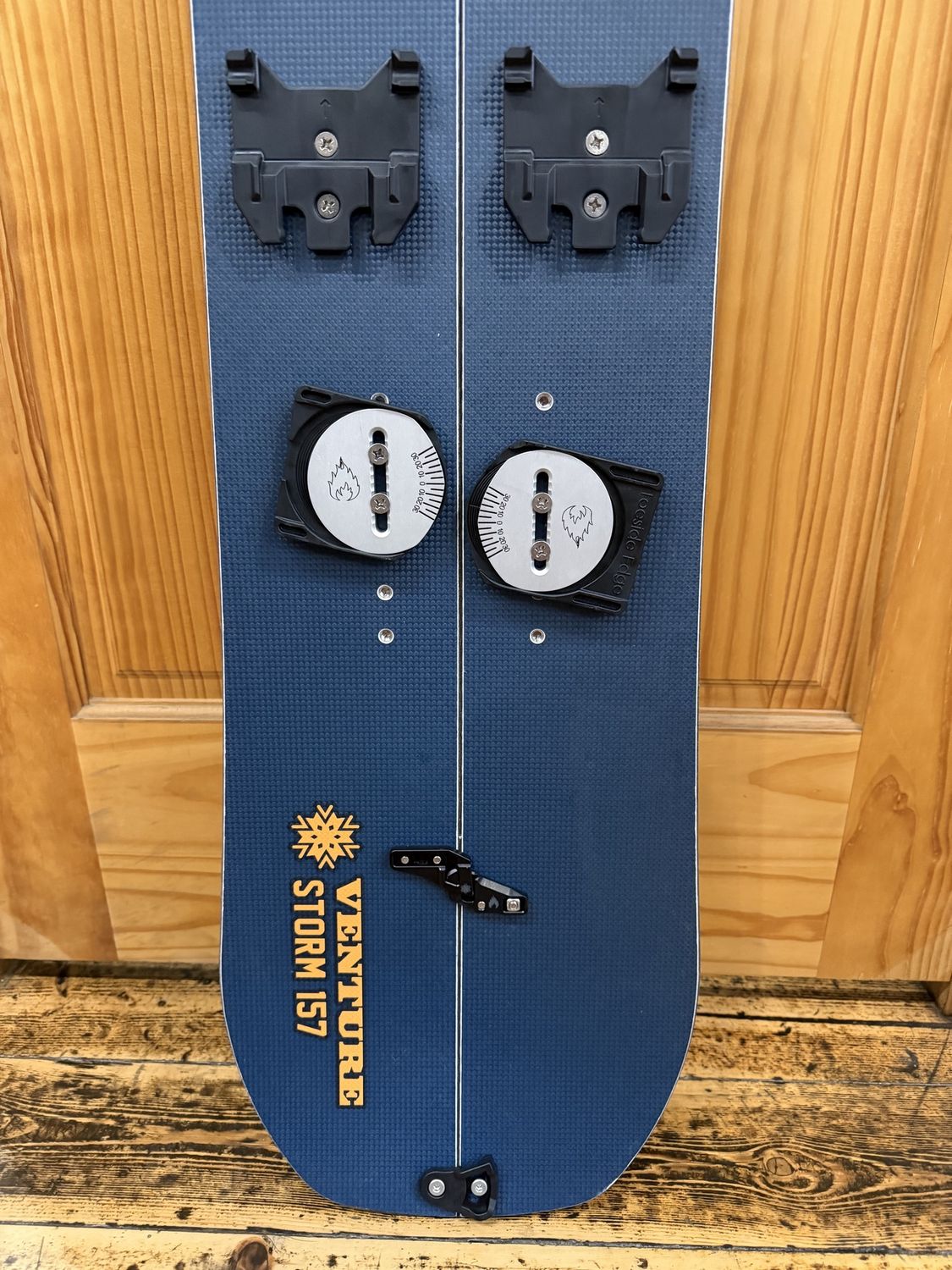 2025 Venture Storm 157 with Spark R&amp;D Flat Pucks and Pomoca Splitboard Explore Climbing Skins