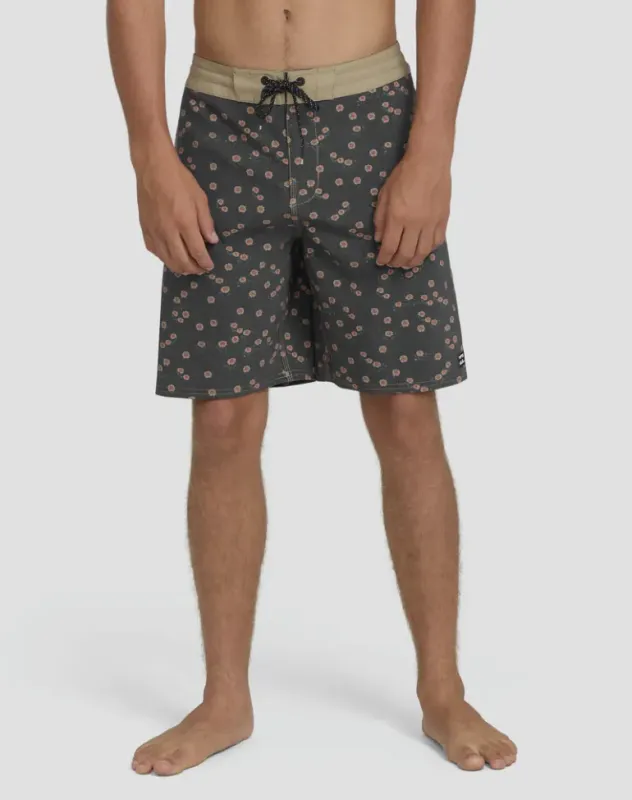 Billabong Men's Sunday Lo Tide 19" Short, front view