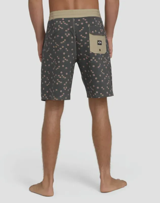 Billabong Men's Sunday Lo Tide 19" Short, alternate view 1