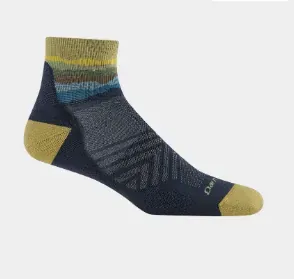 1040 - Darn Tough Men's Run Quarter Cushion Ultra-Lightweight Running Socks
