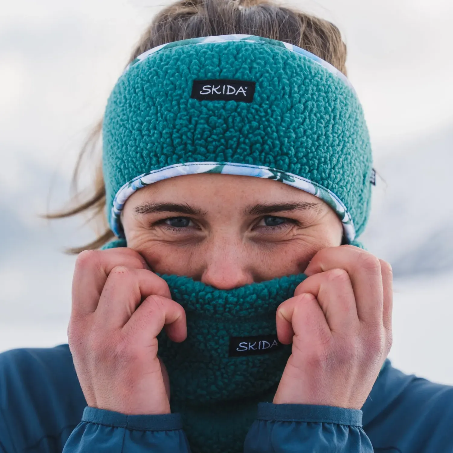 Skida High Pile Fleece Neckwarmer in Glade, alternate view 5