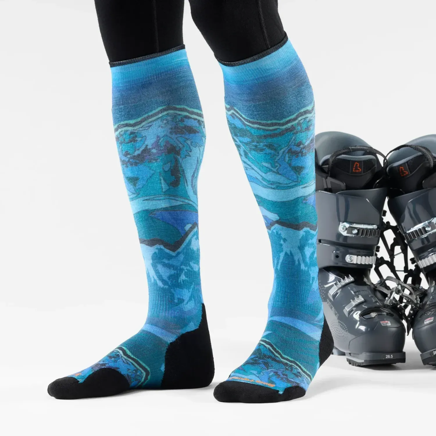 SW003125 - Smartwool Men's Ski Targeted Cushion Storm Peak Print Over The Calf Socks, alternate view 1