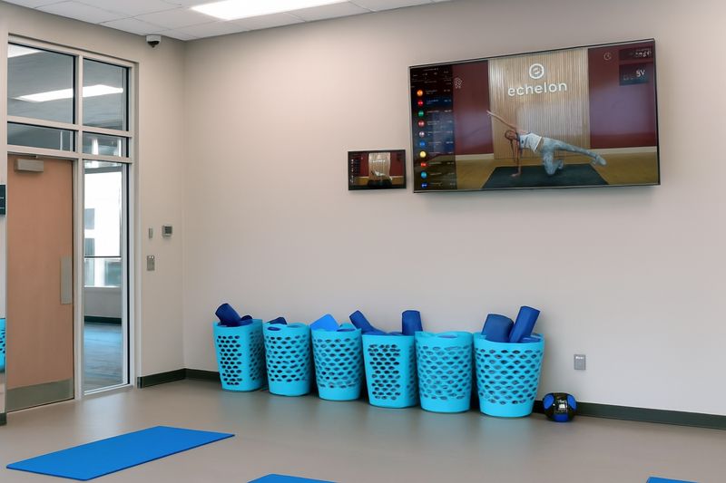 COMMERCIAL STUDIO COMMERCIAL STUDIO