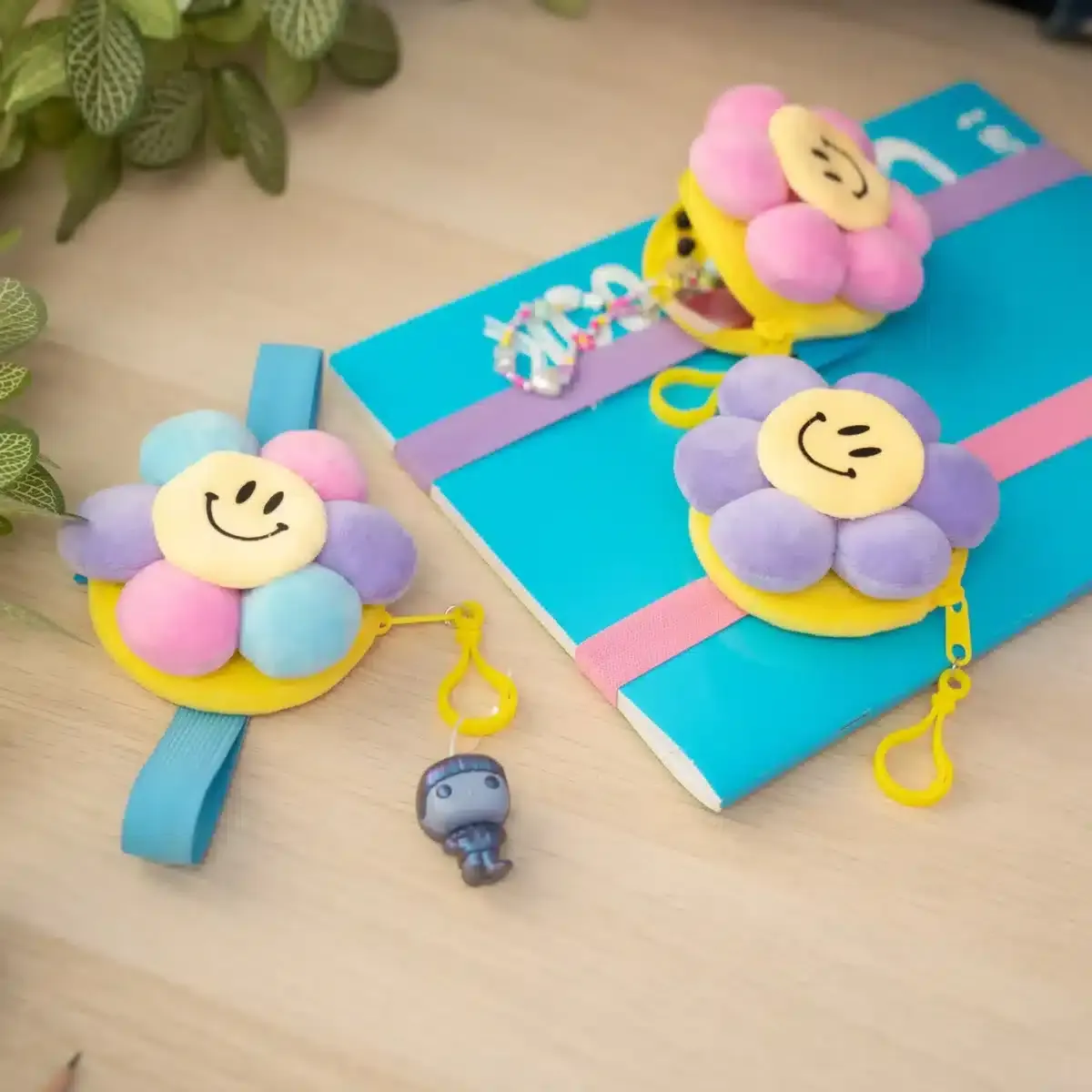 Daisy Pocket: Elastico per quaderni con tasca portaoggetti