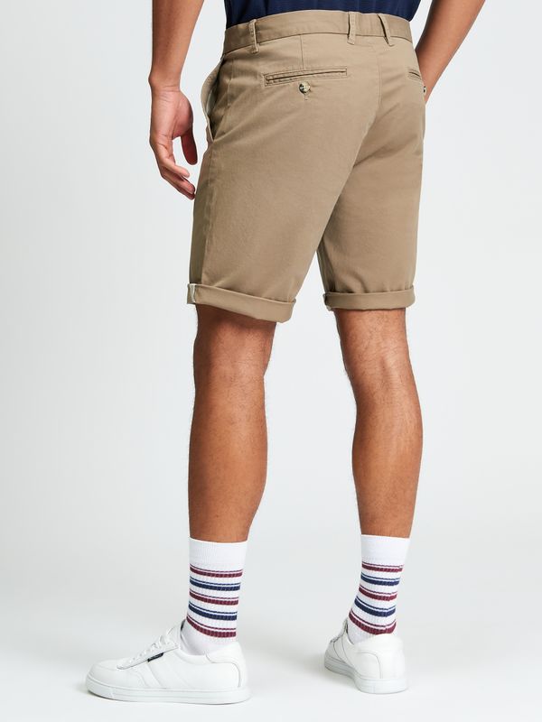 Signature Chino Short