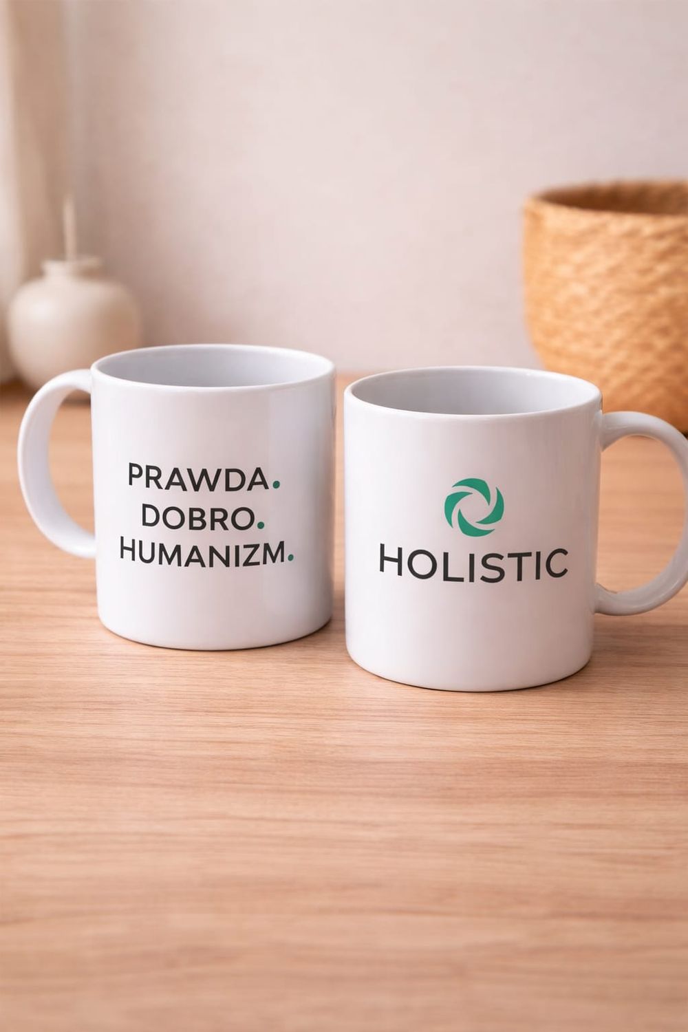 Kubek logo Holistic News