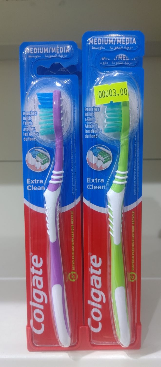 Colgate Extra clean Medium Brush