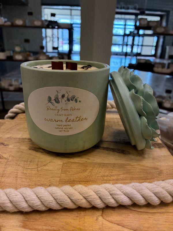 14 oz Camelia, Warm Leather Spice , Mint Green