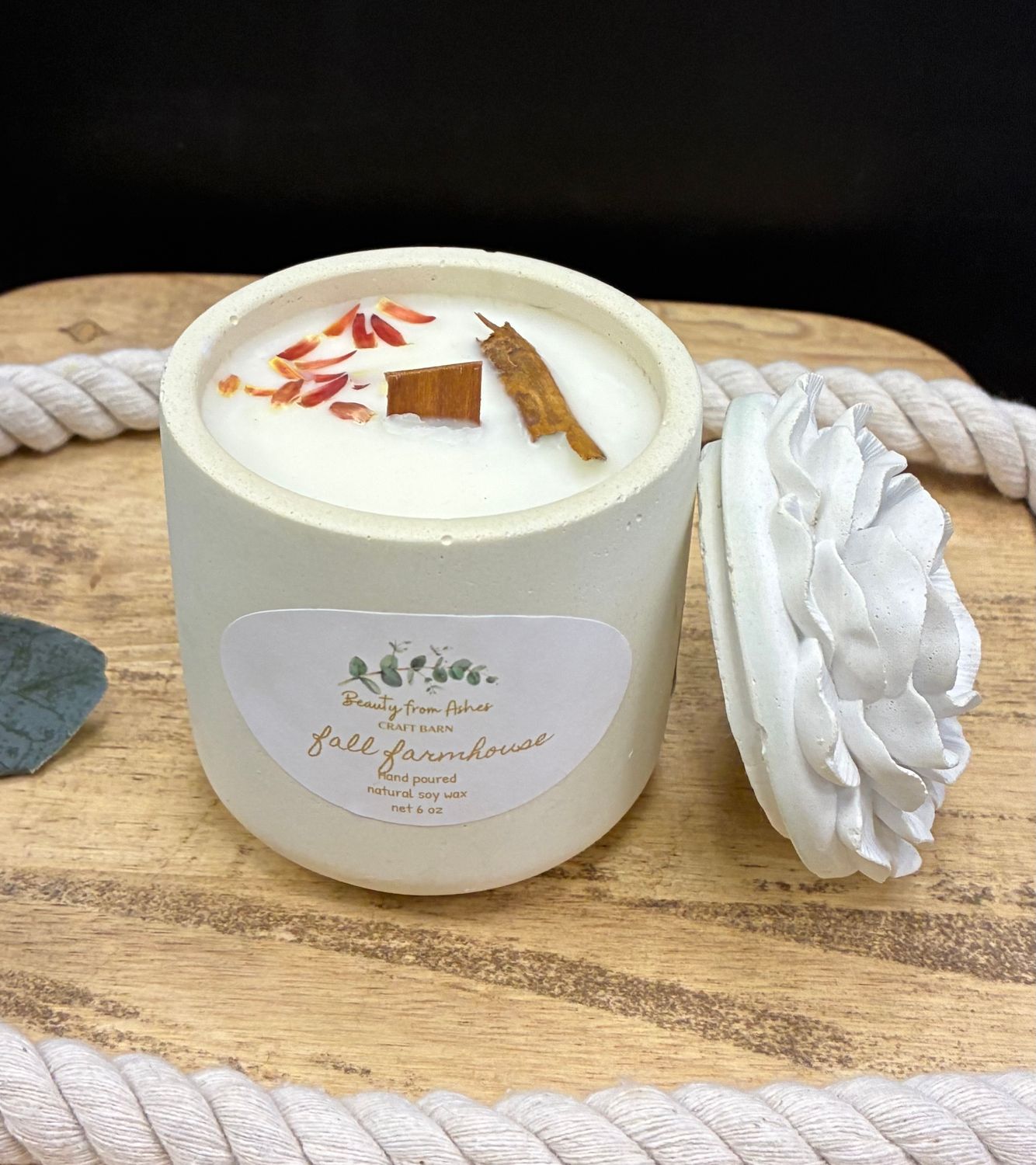 Camellia 6 Oz White Fall Farmhouse