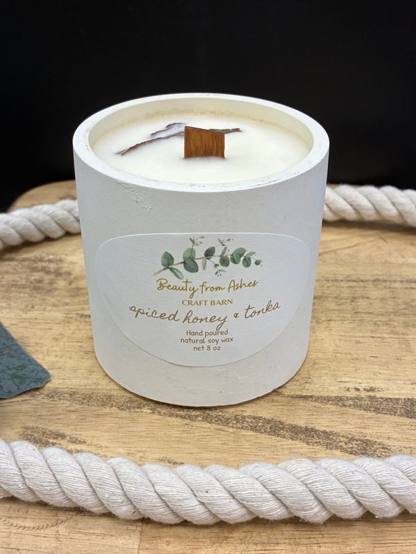 08 oz Round, Spiced Honey & Tonka , White