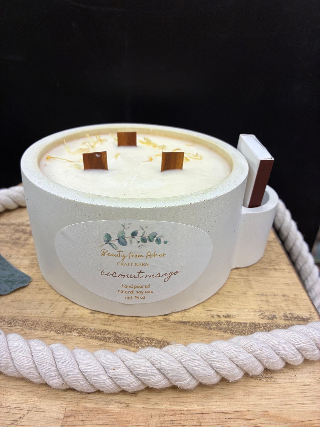 14 oz Round W/Matches, Coconut Mango, White